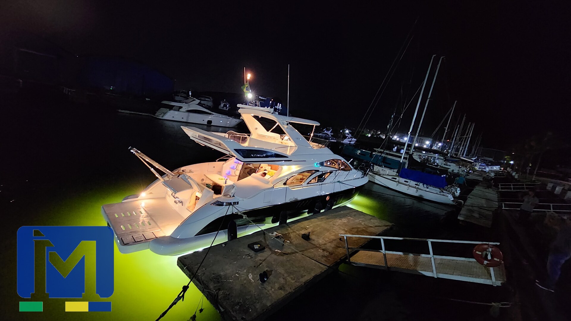 Serviço náutico executado pela Ideal Marine — Lancha em atendimento na marina