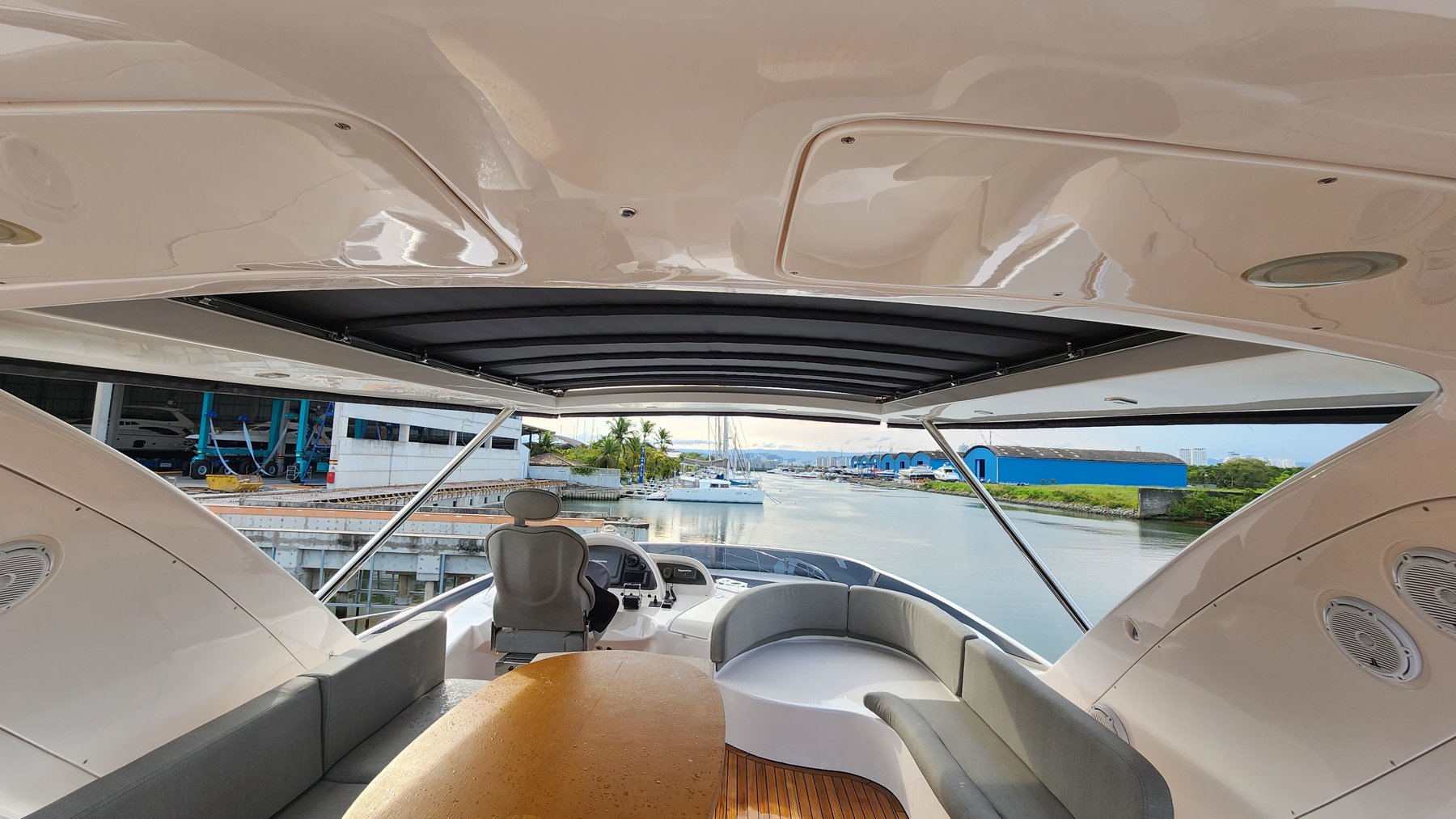 Serviço náutico executado pela Ideal Marine — Interior e hard top