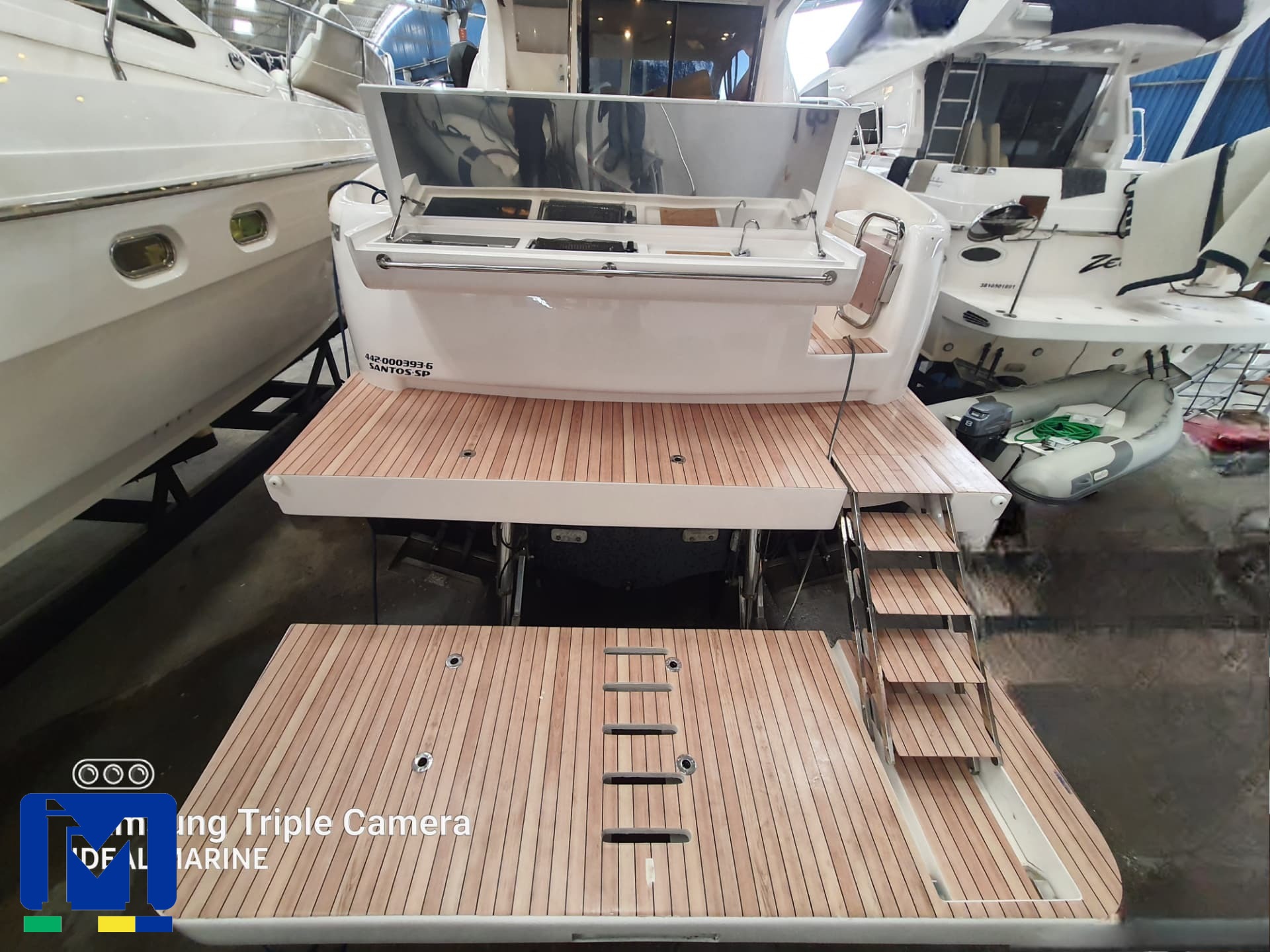 Serviço náutico executado pela Ideal Marine — Plataforma submergível com teka