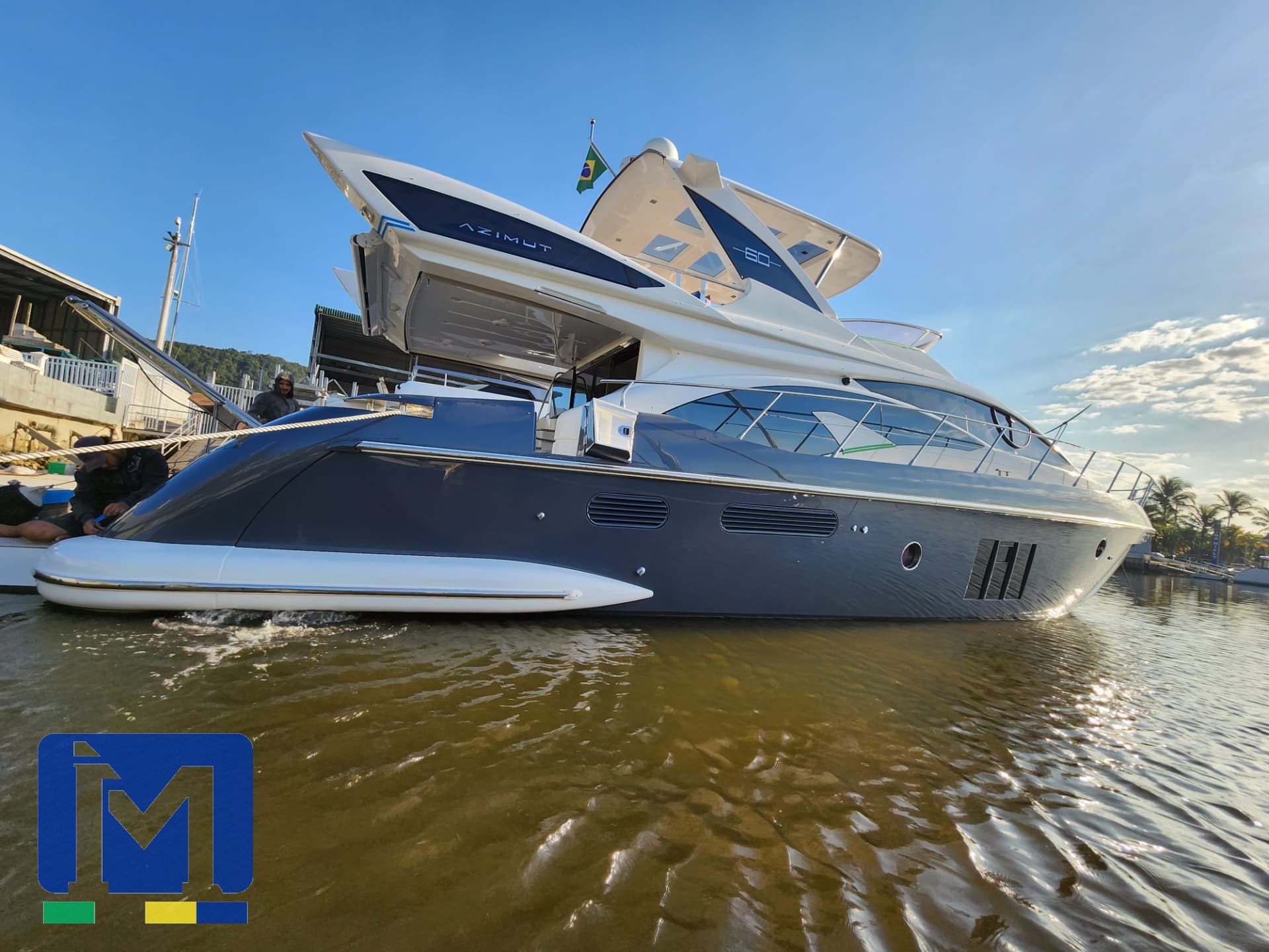 Serviço náutico executado pela Ideal Marine — Azimut 60 pronta na marina