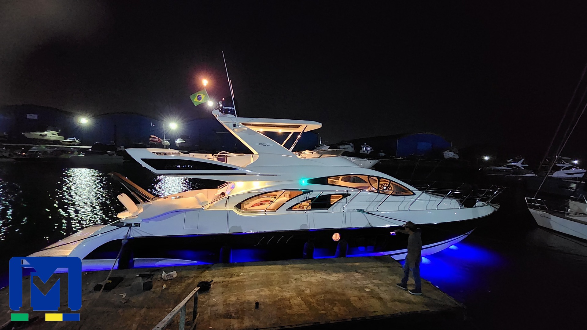 Serviço náutico executado pela Ideal Marine — Entrega noturna iluminada