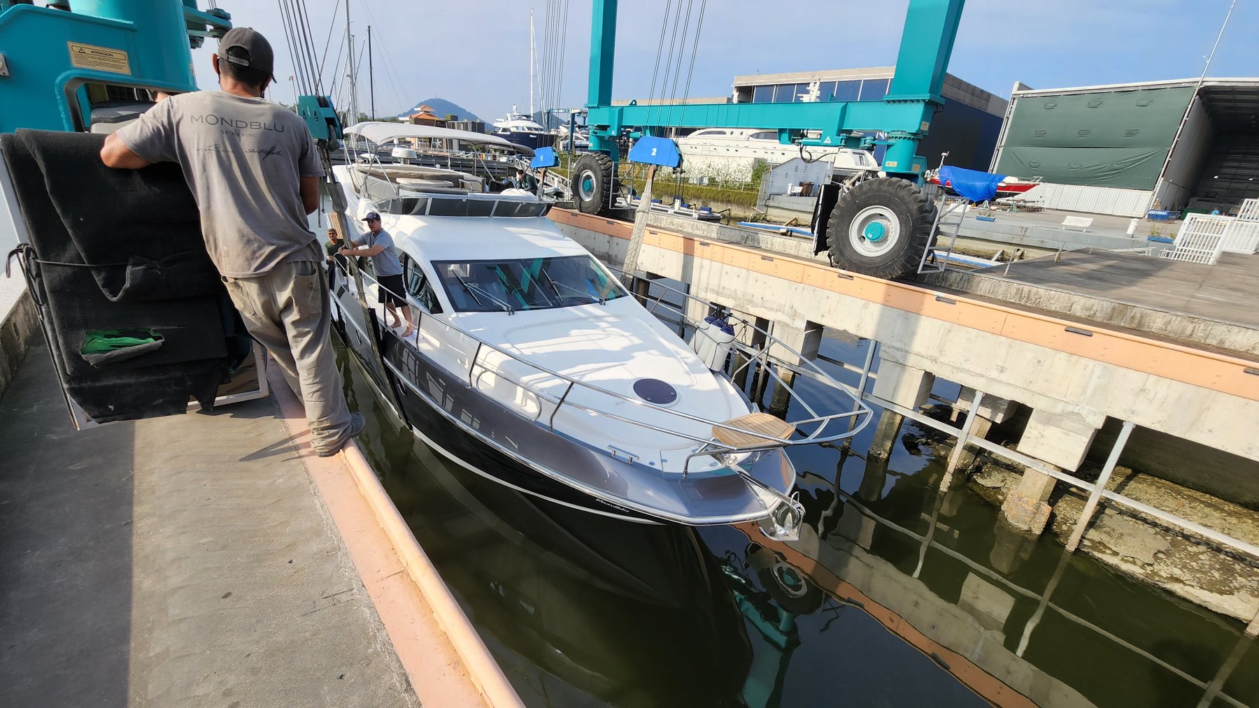 Serviço náutico executado pela Ideal Marine — Instalação de teka
