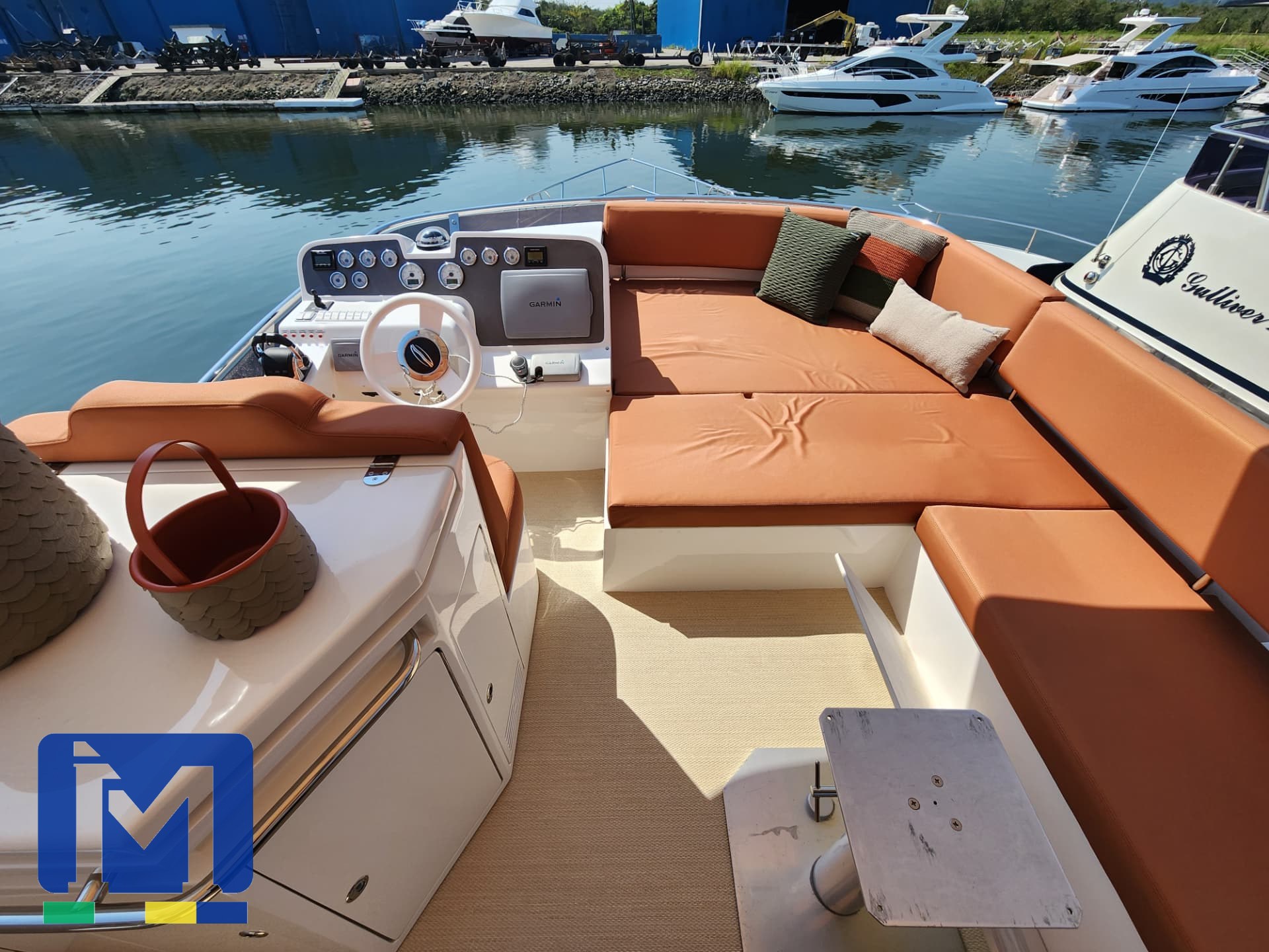 Serviço náutico executado pela Ideal Marine — Estofamento e flybridge