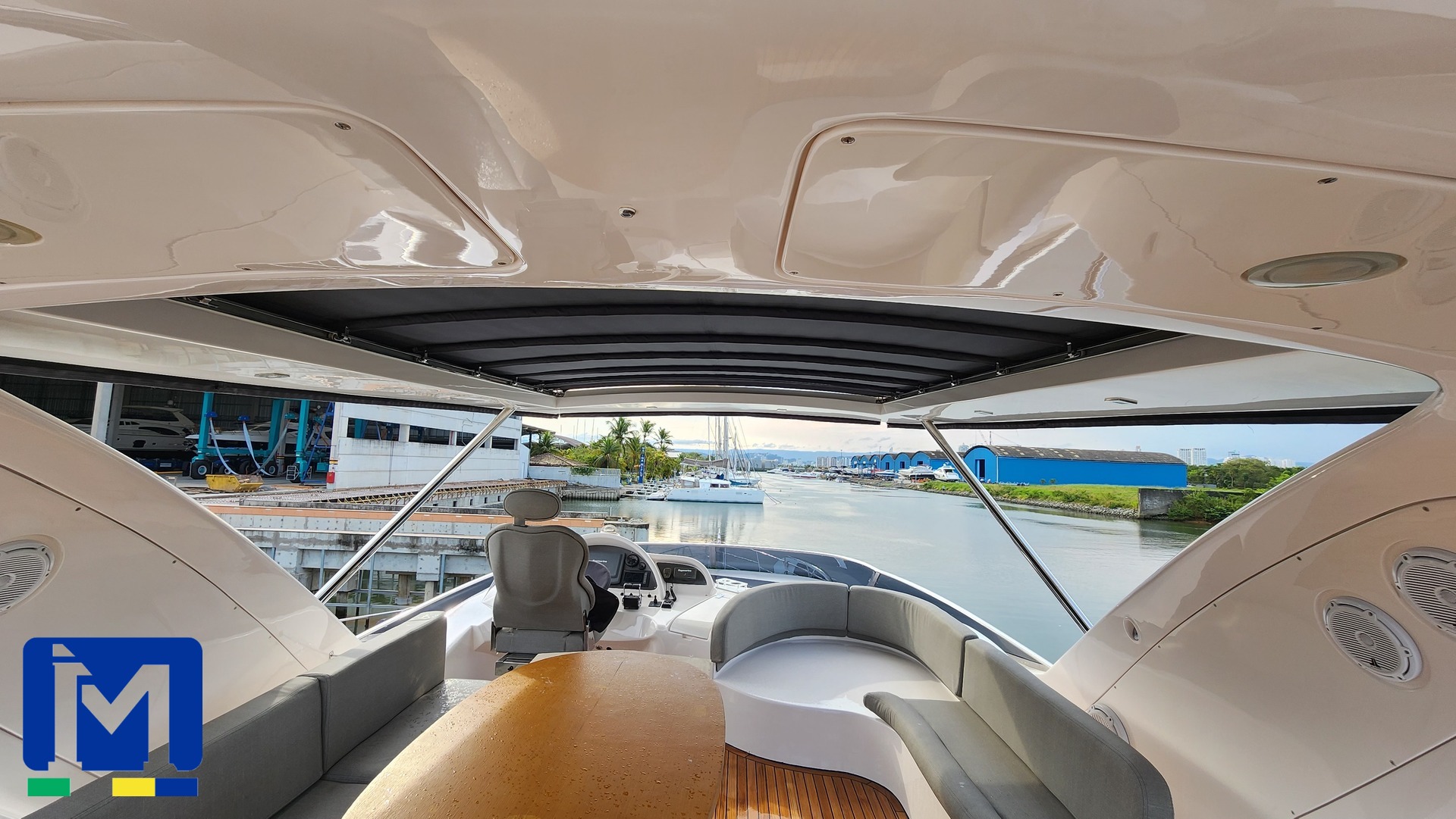 Serviço náutico executado pela Ideal Marine — Flybridge e comando